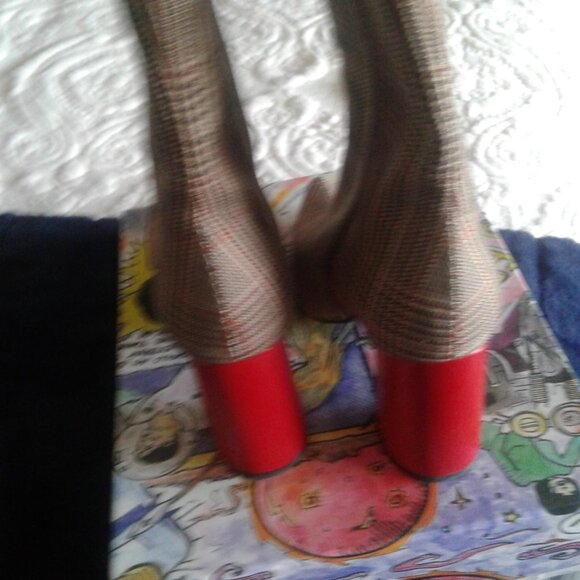 Unique new boots size 7.5  designer very beautiful and comfortable - Picture 2 of 7